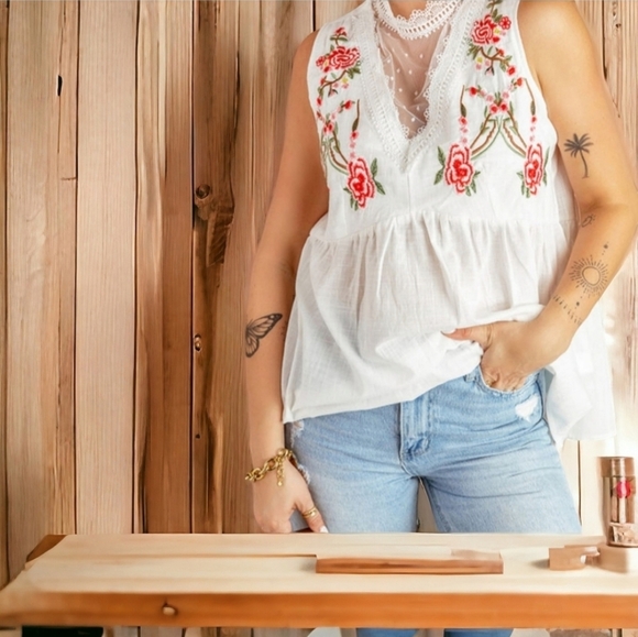 NEW!!! EMBROIDERY SLEEVELESS BLOUSE - SIZE S - Picture 6 of 7